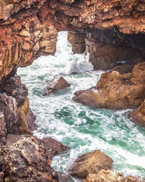 Grotto Boca Inferno Cascais Portugalia Peșteră Periculoasă Valuri Puternice — Fotografie, imagine de stoc