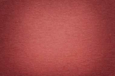 Skeç ile vintage koyu kırmızı Kağıt arka plan doku. Yoğun bordo kraft karton çerçeve ile yapısını. Bronz degrade zemin closeup hissettim.
