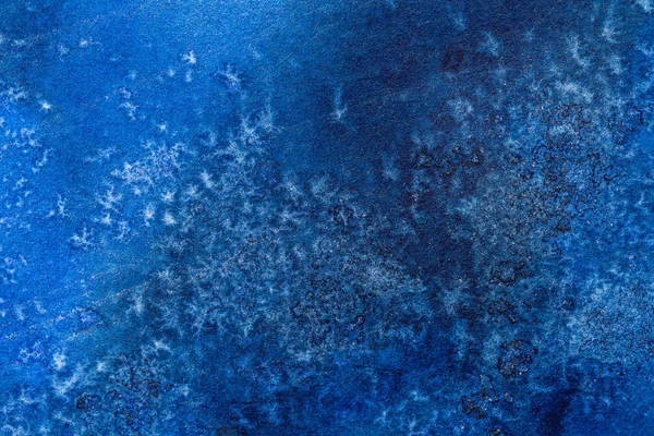 Абстрактный художественный фон синего и белого цветов. Акварель на холсте с пятнами . — стоковое фото