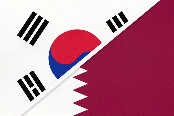 Rok 카타르는 직물에서 나오는 국기의 상징이다 아시아 국가간의 파트너십 그리고 — 스톡 사진