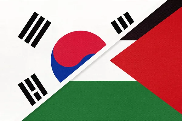 Rok 그리고 팔레스타인은 직물에서 나오는 국기의 상징이다 아시아 국가간의 파트너십 — 스톡 사진