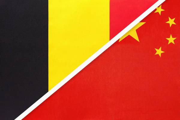 Βέλγιο Και Κίνα Λδκ Σύμβολο Δύο Εθνικών Σημαιών Από Ύφασμα — Φωτογραφία Αρχείου