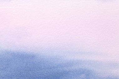 Soyut sanat arka planı açık mavi ve mor renkler. Yumuşak leylak gradyanlı tuvalde suluboya boya. Kağıtların üzerinde desenli bir sanat eseri. Doku arkaplanı.