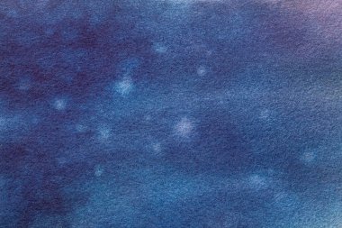 Soyut sanat arka planı lacivert renkler. Yumuşak bir gradyan ile tuvale suluboya boya. Kağıtların üzerinde desenli bir sanat eseri. Doku arkaplanı.