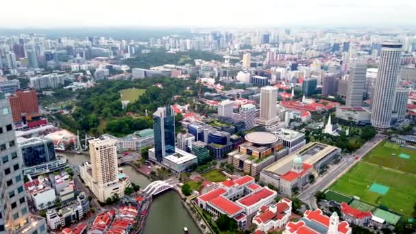 Vue panoramique du centre-ville, parc public, théâtre Esplanade de Singapour. — Video