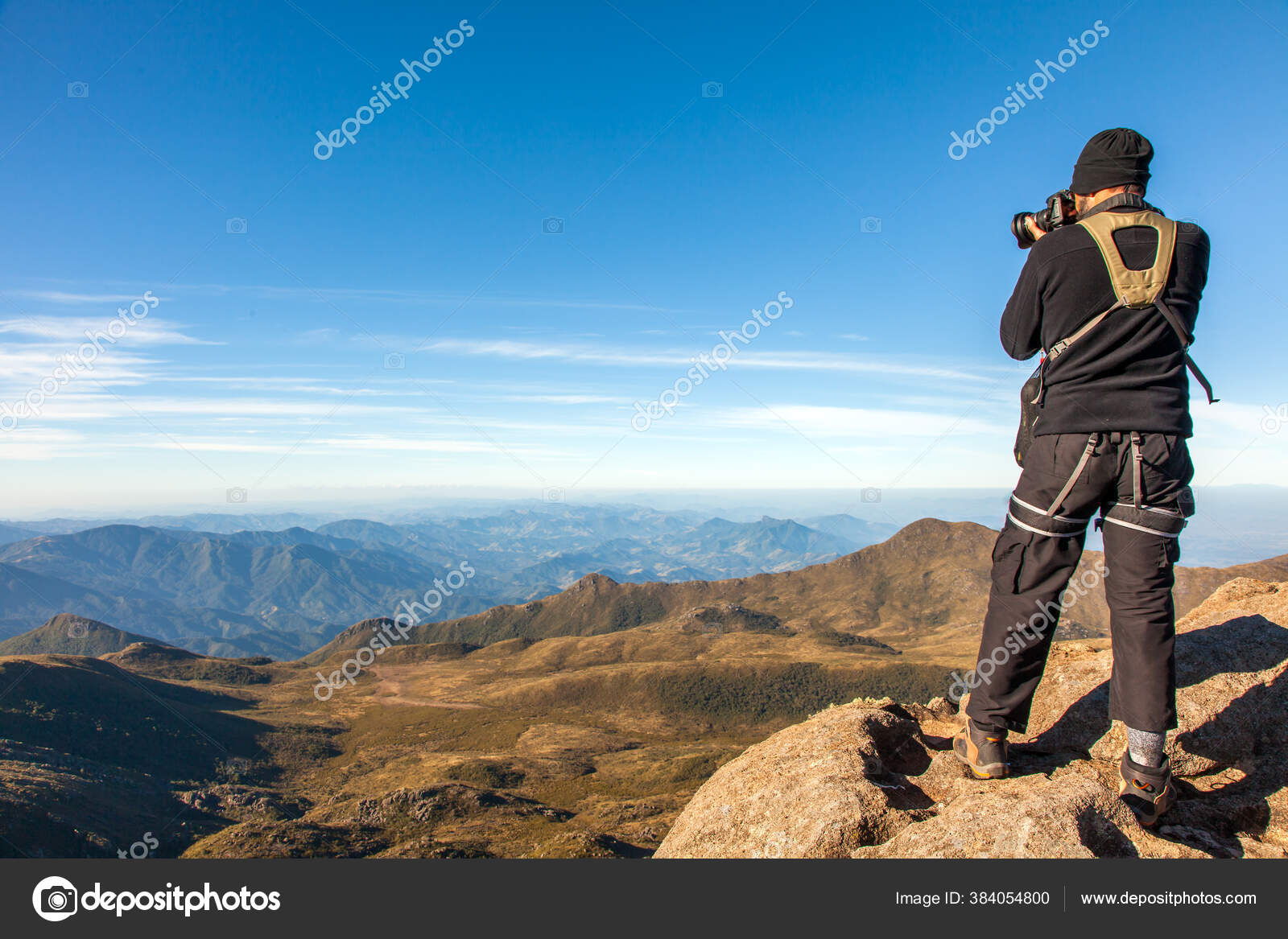 Rock Climber Photographer Shooting Landscape Mountain Summit — Stock