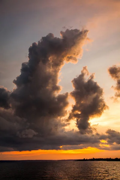 Amazon Nehrinde Gün Batımı — Stok fotoğraf