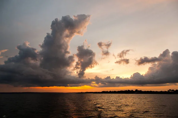 Zachód Słońca Nad Amazonką — Zdjęcie stockowe