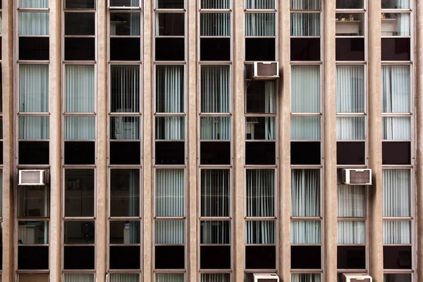 Сучасні Скляні Вікна Бетонному Будівельному Фасаді Міська Сучасна Архітектура — стокове фото