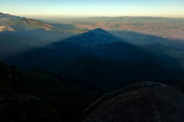 Trojúhelníkové Stíny Hory Vrcholu Pohoří Mantiqueira Brazílie — Stock fotografie