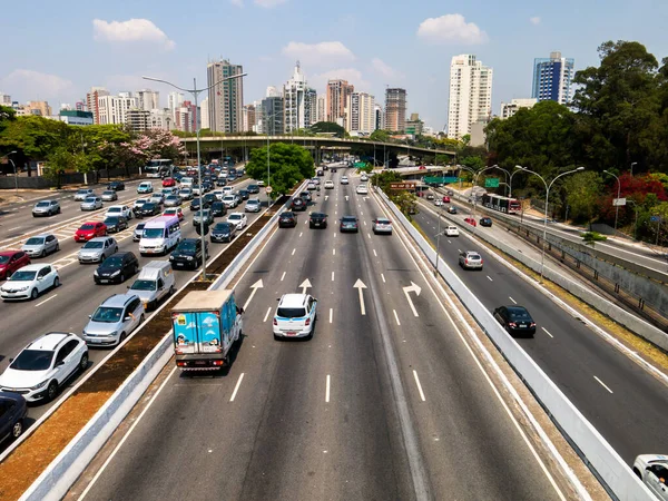 Sao Paulo Brazil Set 2017 Ibirapuera公園の前の23 Maio通りの車の交通 — ストック写真