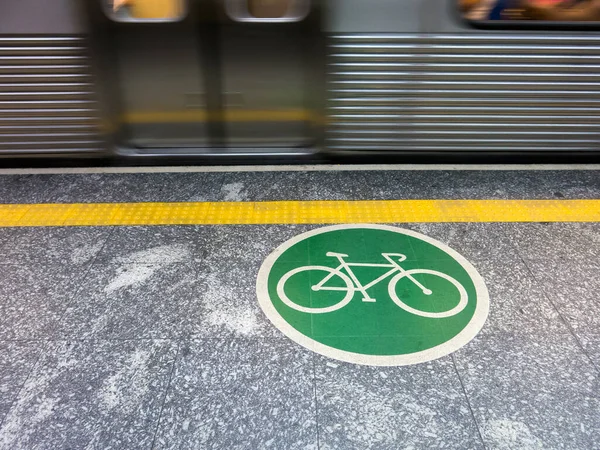 Sao Paulo Brasilien Apr 2018 Klebeplatte Boden Die Den Fahrradzugangsbereich — Stockfoto