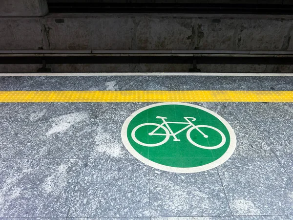 Sao Paulo Brazil Rp14 2018年 巴西地铁自行车出入区地面粘贴板 — 图库照片