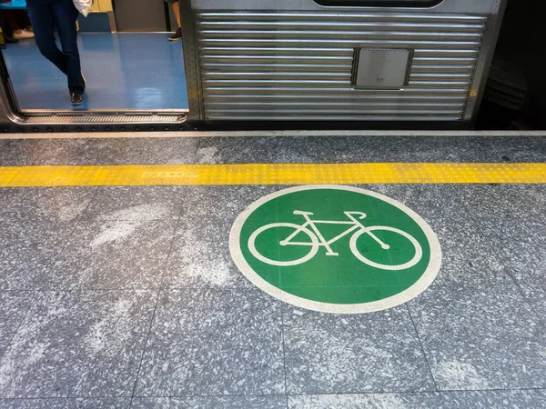 Sao Paulo Brasilien Apr 2018 Klebeplatte Boden Die Den Fahrradzugangsbereich — Stockfoto