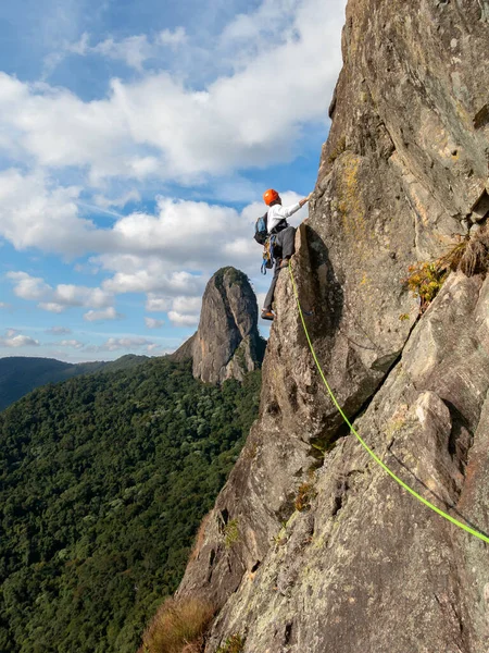 Mensen Rotsklimmen Met Pedra Bau Achtergrond — Stockfoto