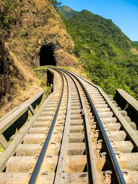 Güney Brezilya 'da tren rayları
