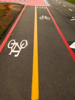 Caddelerde bisiklet yolu tabelası