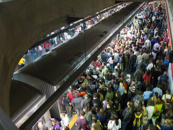 Estación Metro Brasileña Abarrotada Estación — Foto de Stock