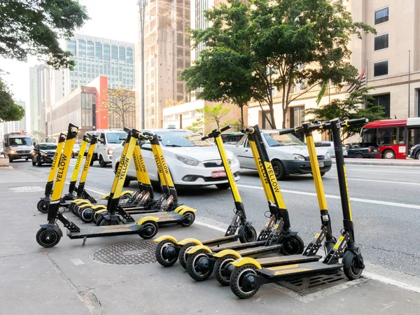 Alquiler Scooters Amarillos Paulo Paulista Avenida Paulista — Foto de Stock