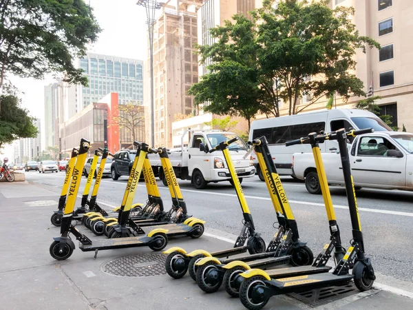 Alquiler Scooters Amarillos Paulo Paulista Avenida Paulista — Foto de Stock