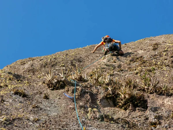 Скелястий Альпініст Кам Яній Стіні Видимий Дзвону — стокове фото