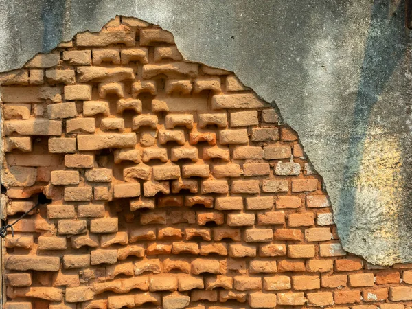 旧的残破的砖墙 — 图库照片