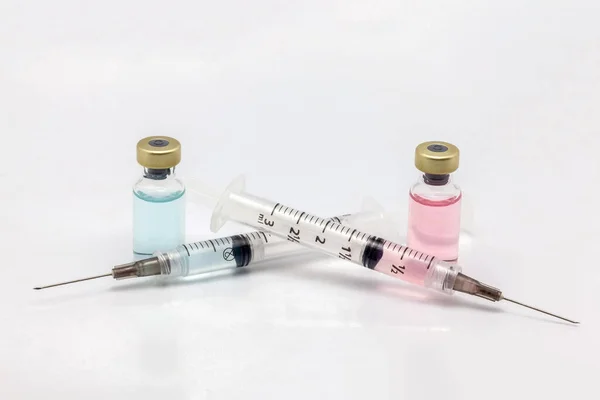 Deux Bouteilles Vaccin Verre Isolées Différentes Avec Liquide Couleur Différente — Photo