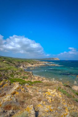 Sardunya, İtalya, Avrupa'nın Akdeniz kıyısında kayalık sahil