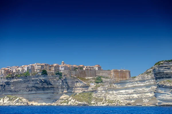 Nadmorskie Miasto Bonifacio Klif Morze Śródziemne Korsyka Sud Francja Europa — Zdjęcie stockowe
