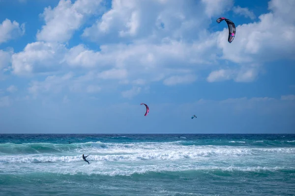Surfistas Kitesurf Costa Mediterránea Escénica Cerdeña Italia Europa — Foto de Stock