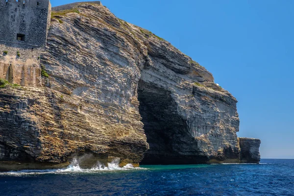 地中海沿岸的岩石海岸 意大利 欧洲的撒丁岛 — 图库照片