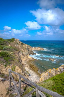 Sardunya, İtalya, Avrupa'nın Akdeniz sahilinde kayalık sahil