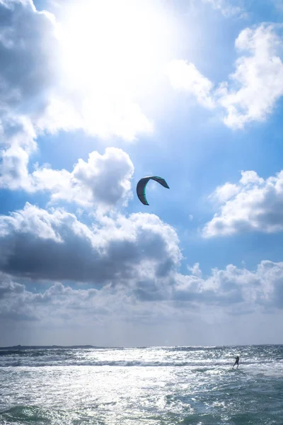 Kite Surfer Costa Mediterránea Escénica Cerdeña Italia Europa — Foto de Stock