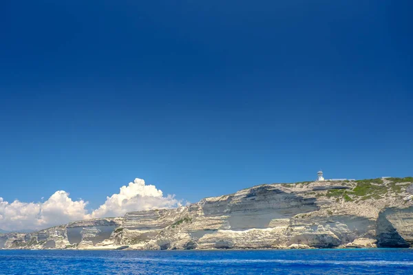 岩石海岸在地中海海岸在撒丁岛 意大利 — 图库照片