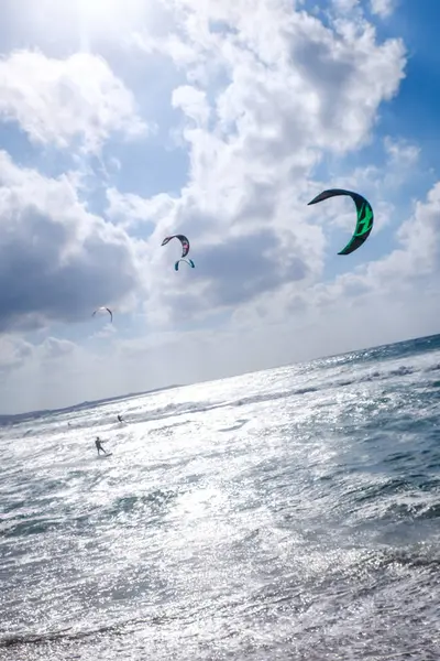 Surfistas Kitesurf Costa Mediterránea Escénica Cerdeña Italia Europa — Foto de Stock