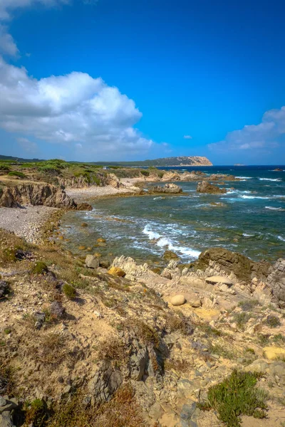 Sardunya, İtalya, Avrupa'nın Akdeniz sahilinde kayalık sahil