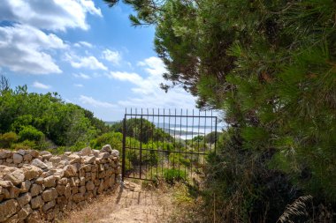 Sardunya, İtalya, Avrupa'nın Akdeniz kıyılarının kapısı