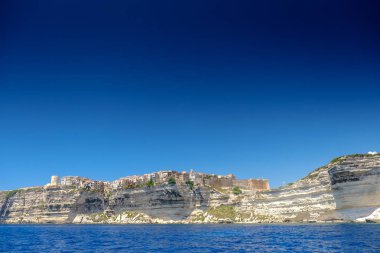 Sardunya, İtalya, Avrupa'nın Akdeniz sahilinde kayalık sahil