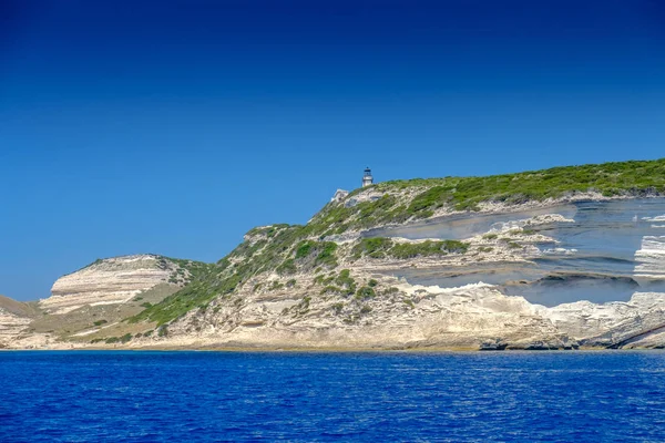 岩石海岸在地中海海岸在撒丁岛 意大利 — 图库照片