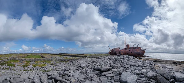 Naufrage Rouillé Sur Côte Pittoresque Des Îles Aran Baie Galway — Photo