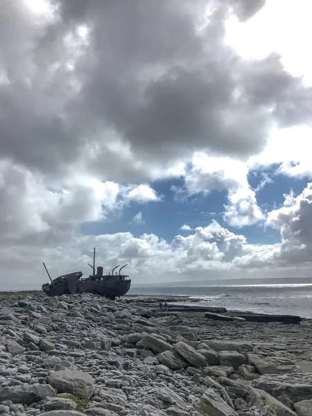 Naufrage Rouillé Sur Côte Pittoresque Des Îles Aran Baie Galway — Photo