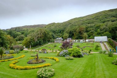 Yazın güzel bir park manzarası.