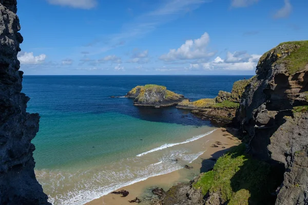 アイルランド ヨーロッパの風光明媚な岩の海沿岸 — ストック写真