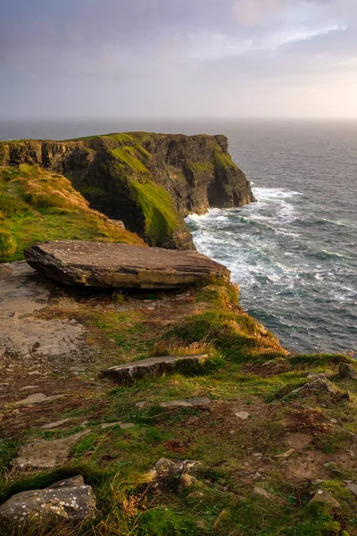 Escénica Costa Rocosa Atardecer Irlanda Europa —  Fotos de Stock