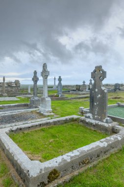 Parktaki taş heykel