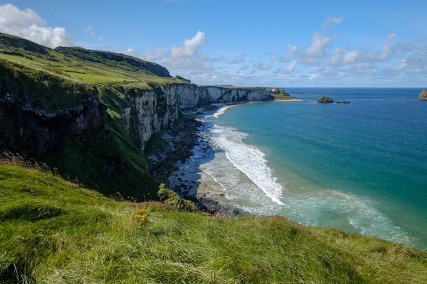 アイルランド ヨーロッパの風光明媚な岩の海沿岸 — ストック写真