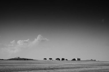 Matera antik kenti Basilicata, İtalya ile kırsal manzara 