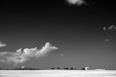 Matera antik kenti Basilicata, İtalya ile kırsal manzara 