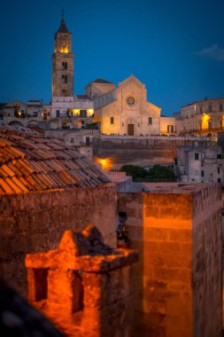 Işıklı cityscape Antik şehir Matera of gece bölgesinde Basilicata, İtalya 