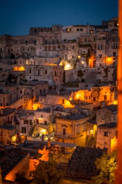 Işıklı cityscape Antik şehir Matera of gece bölgesinde Basilicata, İtalya 